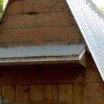« Maison en bois contemporaine : le rôle clé des panneaux solaires dans la conception »